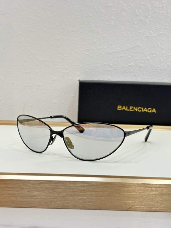 Picture of Balenciaga Sunglasses _SKUfw80882064fw